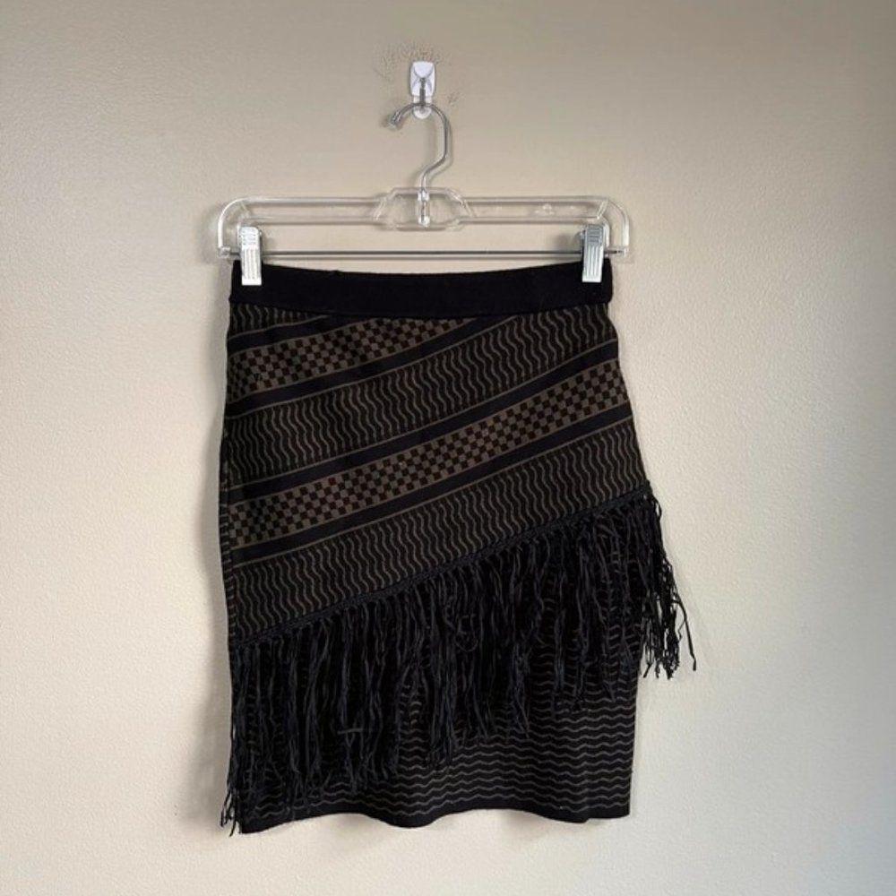 Romeo &‎ Juliet Couture small body skirt